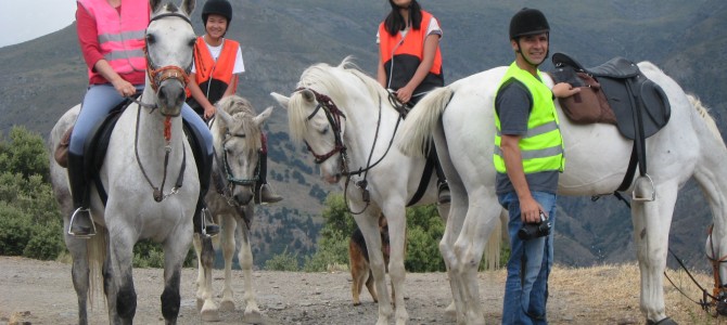 Toda la familia a caballo Toda la familia a caballo